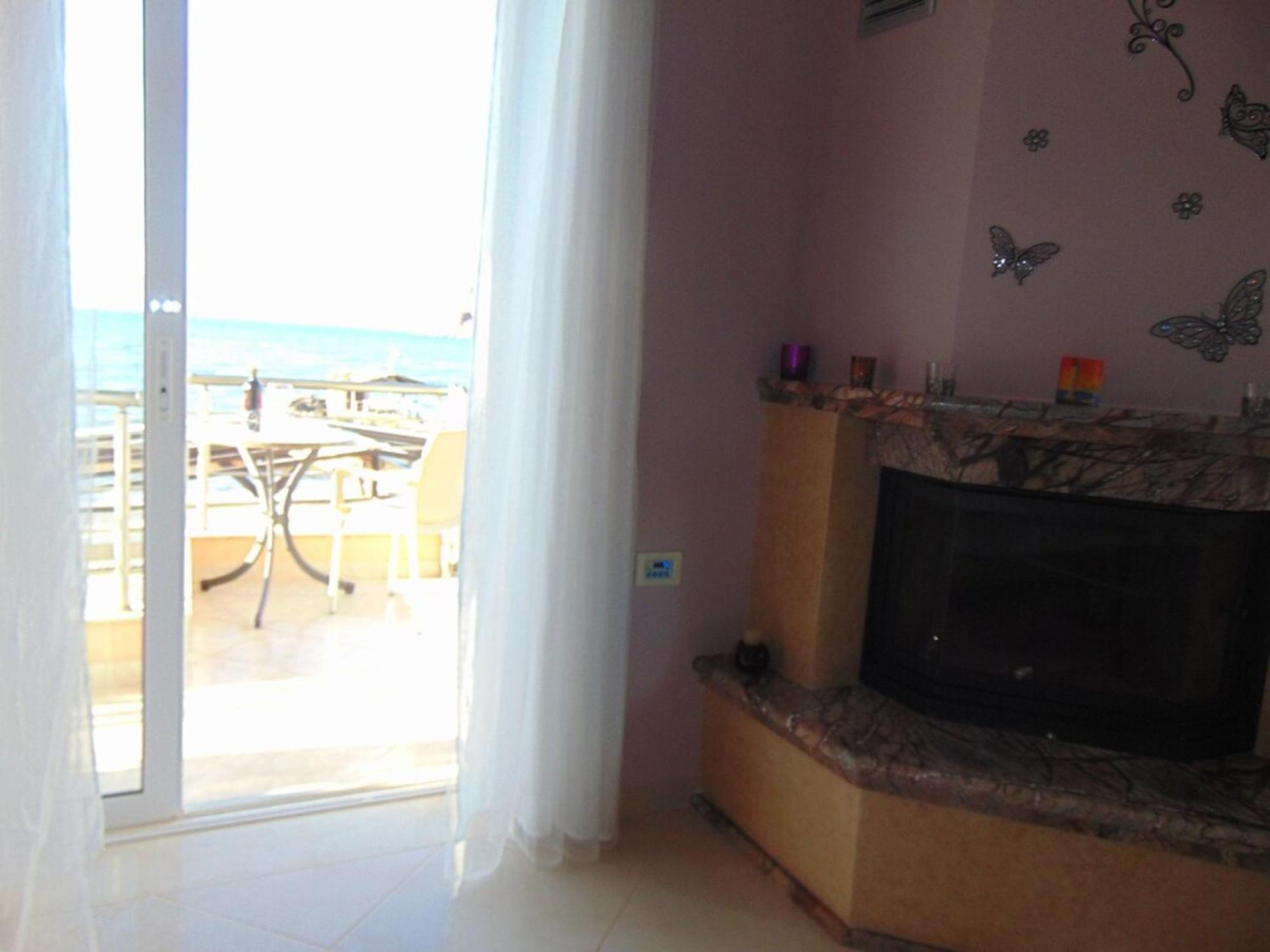 Comfy Beachfront Litinas Casa With Seaview ハニア エクステリア 写真