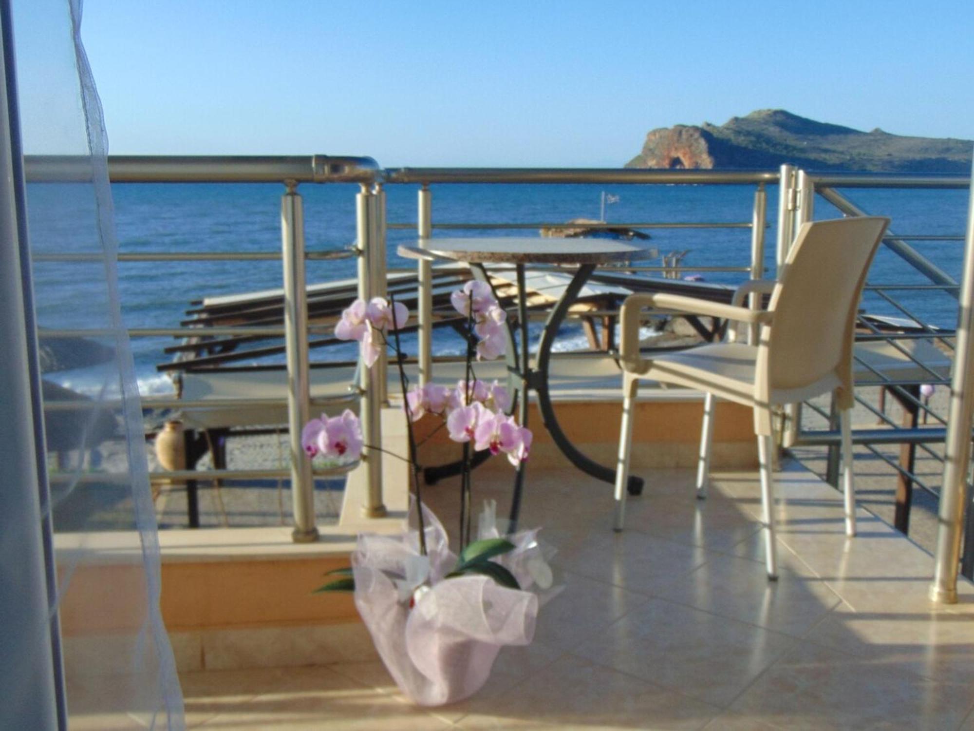 Comfy Beachfront Litinas Casa With Seaview ハニア エクステリア 写真