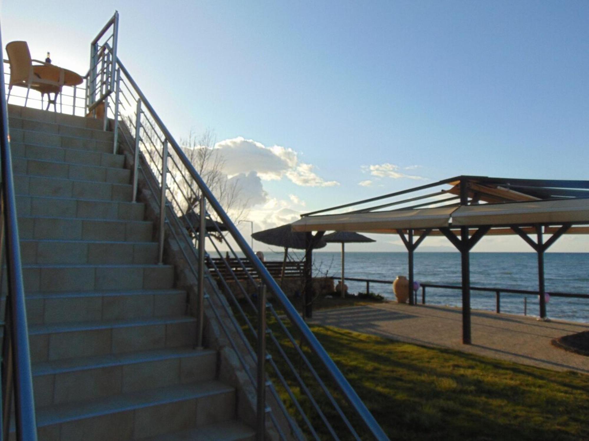 Comfy Beachfront Litinas Casa With Seaview ハニア エクステリア 写真