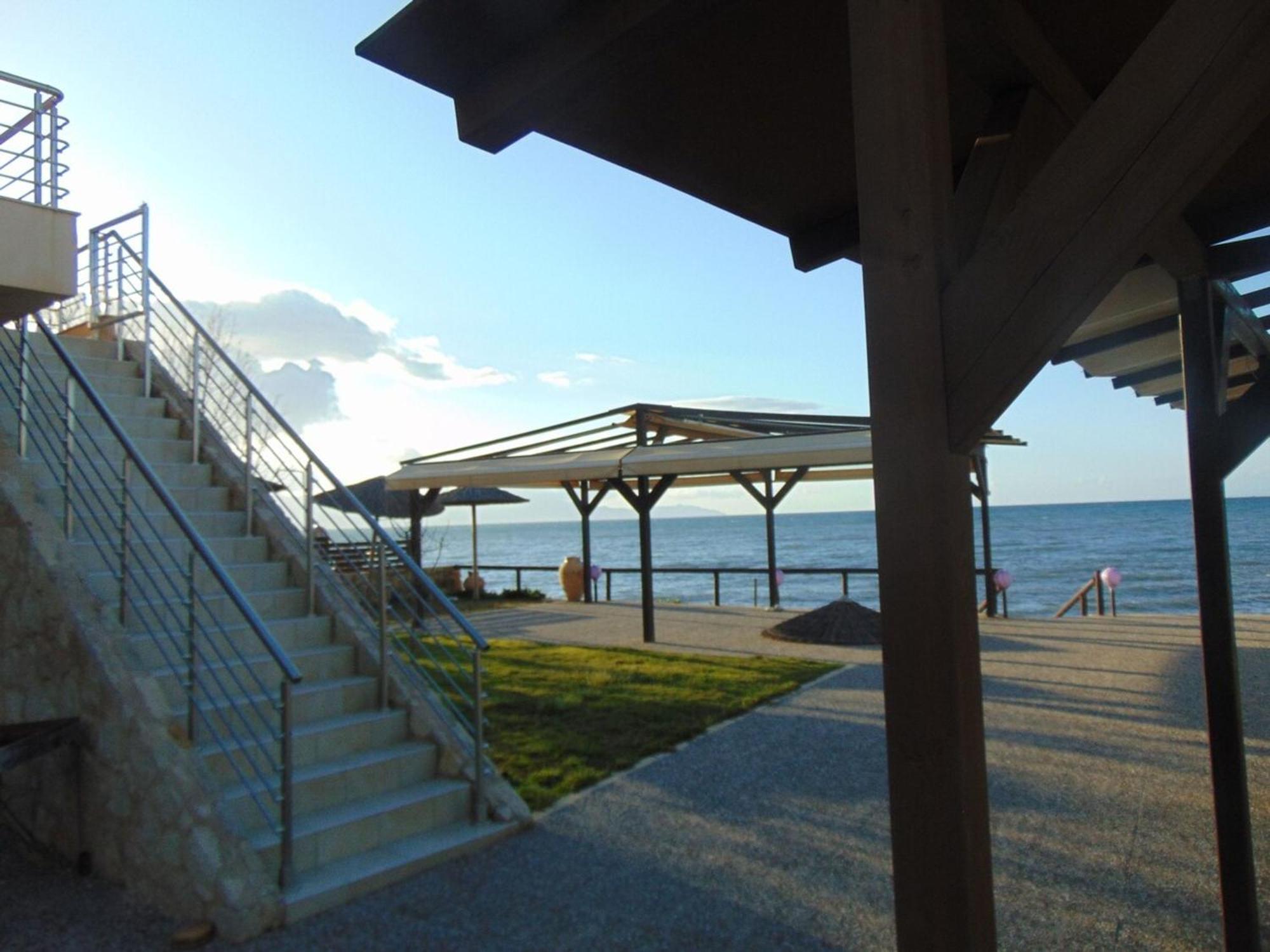 Comfy Beachfront Litinas Casa With Seaview ハニア エクステリア 写真